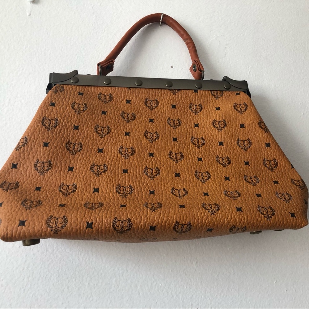 Vintage style top handle purse